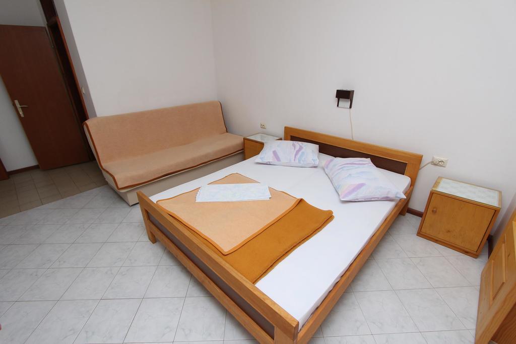 רוביני Room And Apartments Mariza מראה חיצוני תמונה