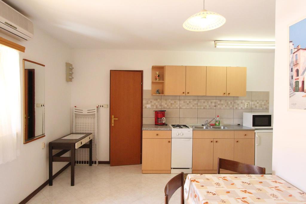 רוביני Room And Apartments Mariza מראה חיצוני תמונה