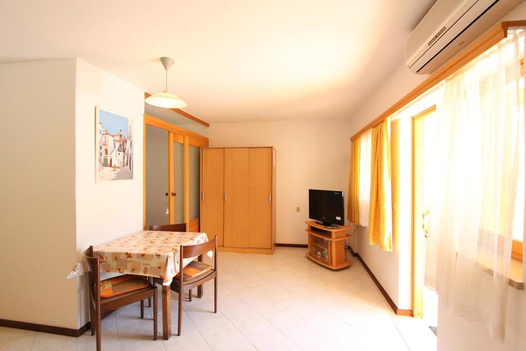 רוביני Room And Apartments Mariza מראה חיצוני תמונה