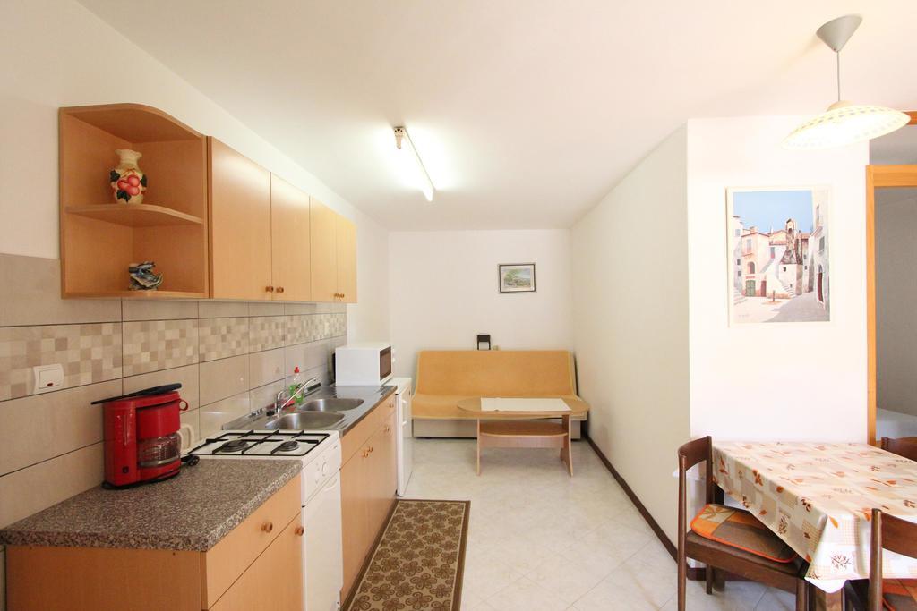 רוביני Room And Apartments Mariza מראה חיצוני תמונה