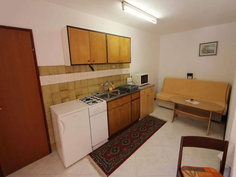 רוביני Room And Apartments Mariza מראה חיצוני תמונה