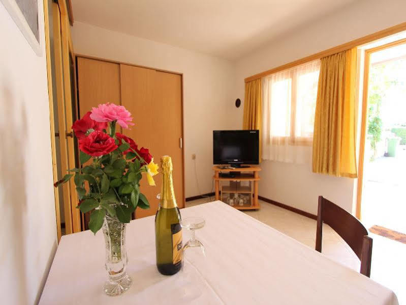 רוביני Room And Apartments Mariza מראה חיצוני תמונה